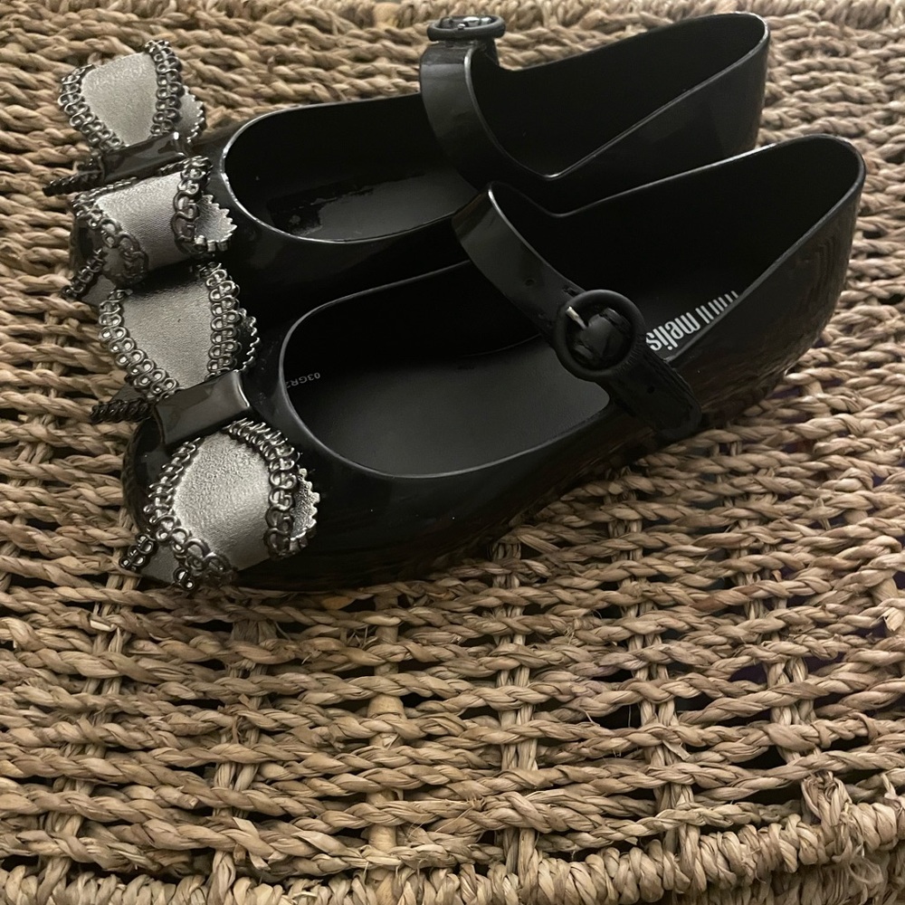 Mini Melissa super cute shoes with bow detail. NEW size 11